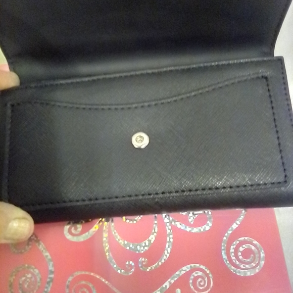 Guess Wallet - Picture 2 of 5